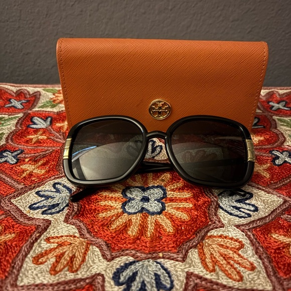 Tory Burch Black Sunglasses with Bold Orange Case - Picture 1 of 4